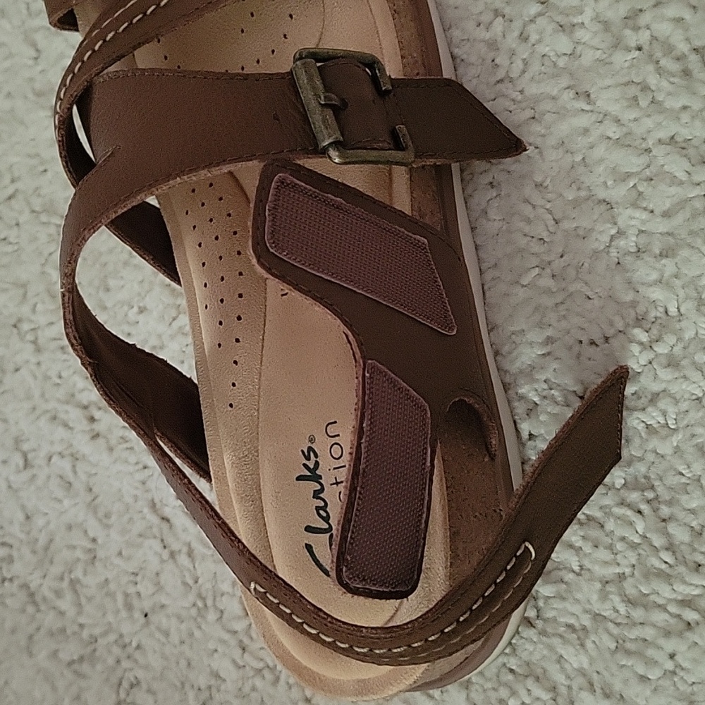 Clarks Brown Leather Cross-Strap Slingback Sandals - Picture 3 of 4